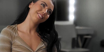Watch dazzling Rachel Rivers's video