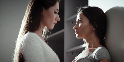 Hypnotic Aruna Aghora and Alyssia Kent's brunette scene