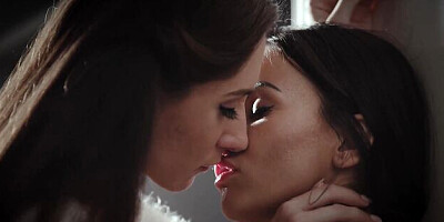 Hypnotic Aruna Aghora and Alyssia Kent's brunette scene