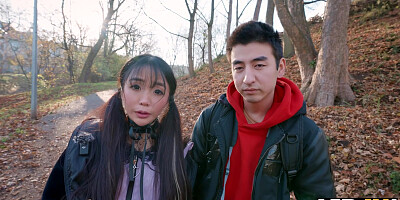 VIP4K. Kawaii tourist Sakura sucks stranger's cock in front of her BF in public