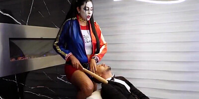 Nymphomaniac Gets Horny And Fucks Batman With Harley Quinn