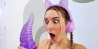 Gamer Slut Freaks Out Over Fat 10+ Inch Dong Stretching Her Pussy With Thea Summers