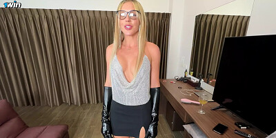 She Tasted Cum on Her Lips 20 Minutes after the Food was Delivered