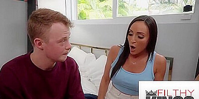 Alyssia Vera And Jimmy Michaels - Gets In Hot