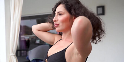 Sexy Helina Dream wants cum on her feet for HardcoreHoliday