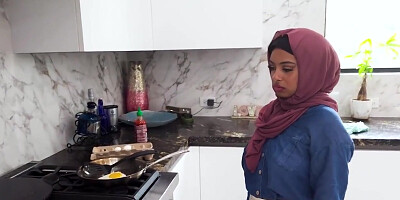 Arab MILF Needs to Learn a Few Things - Hadiya Honey