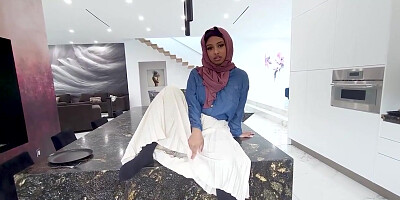 Arab Milf Needs To Learn A Few Things - Hadiya Honey