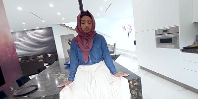 Arab Milf Needs To Learn A Few Things - Hadiya Honey