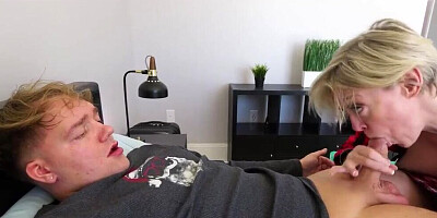 Dee Williams - Sharing A Room With My Stepmom