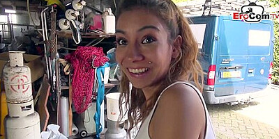 Zarte Latina Bekommt Ihre Enge Muschi Von Einem Alten Sack Gefickt