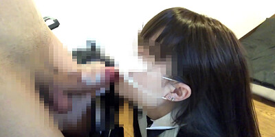 【※即削除注意※】 18歳ガチもの合法J◯のハメ撮り動画 放課後そのまま生ハメ中出し！科書の上でぷしゃぷしゃ潮吹き★最後は スカートを捲り上げ制服姿のまま生中出し