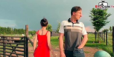 Deutsche Heibe Brunette Fickt Mit Ihrem Mann Auf Dem Bauernhof