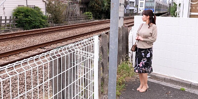 Fifty-year-old Mother Yoshii Miki Touched On The Train