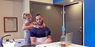 Stepmom Preston Lee Spreads Pussy In A Rough Fucking Session In The Kitchen Step