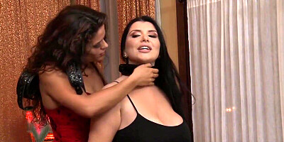 Cheerleader predominates mature cockslut in girl-girl BONDAGE & DISCIPLINE have fun