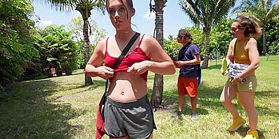 Frisky Frisbee Golf - Daisy Pheonix And Peter Green