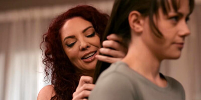 GIRLSWAY - Stacked MILF Kiki D Aire Seduces Tomboyish Stepdaughter Selena Love In Lustful Makeover