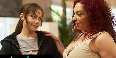 GIRLSWAY - Stacked MILF Kiki D Aire Seduces Tomboyish Stepdaughter Selena Love In Lustful Makeover