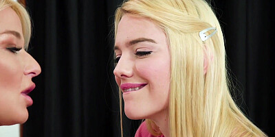 Kenna James' clit-teasing and stepmom-induced ass-tonguing