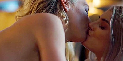 Mona Wales - Blonde Lesbian Passionately Licked The Shaved Pussy Of Gorgeous Nikki