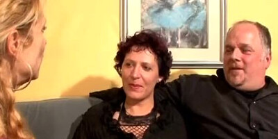 Two mature milfs full of temptations have a threesome at Simone's house