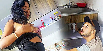 Beautiful Plumber Comes To My House To Fix My Sink, I Seduce Plumber! - Perlahot69
