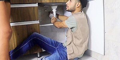 Beautiful Plumber Comes To My House To Fix My Sink, I Seduce Plumber! - Perlahot69