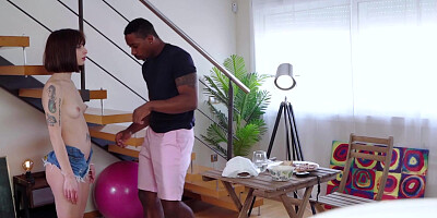 Hypno trick on the pizza delivery chick