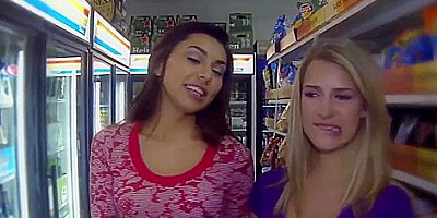 Brilliant Babe with Natural Boobs Takes Reverse Cowgirl