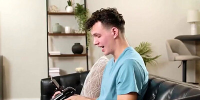 Stepson Gets An Peek Of His Stepmom - Richelle Ryan And Josh Rivers
