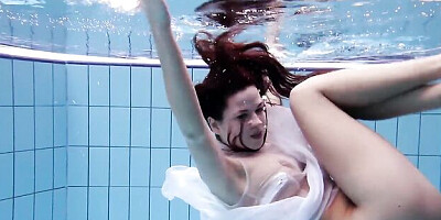 Underwater Show featuring Aneta and Mia Bandini's fetish smut