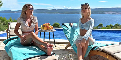 Tantalizing Tourists Chapter 1: Bi Besties Candee Licious And Toy Their Asses - Candee Licious & Shalina Devine