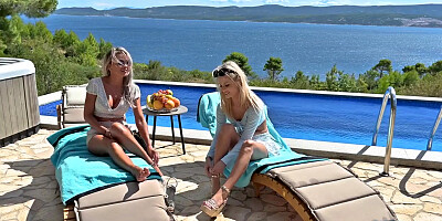 Tantalizing Tourists Chapter 1: Bi Besties Candee Licious And Try Their Asses - Candee Licious & Shalina Devine