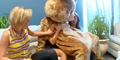 Crazy Sex Clip Handjob Best, Check It - Melanie Hicks, Brittney Cruise And Gabbi Vega