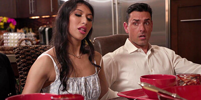 Latina Penelope Woods is a main dish