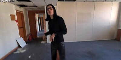 Real Estate Agent Cheats on Her Boyfriend, Gets Anal Fucked During Visit by Fake Clients !!!