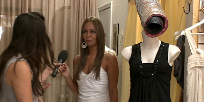 Amateur girl kneels on a stripper and cusk his pecker