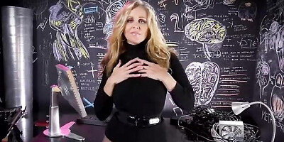 Libidinous Julia Ann - fingering porn - Spizoo