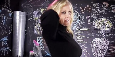 Libidinous Julia Ann - fingering porn - Spizoo