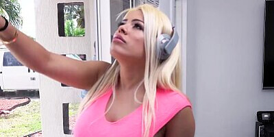 BANGBROS - Luna Star Droppin' Her Cuban Big Ass On Peter Green's Cock