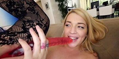 Besties become excited during shopping and rush home to have sex