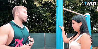 Luring Lina Henao's Big Booty