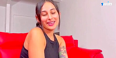 Espio A Mi Vecina Mientras Se Masturba Y Terminamos Follando Por El Culo