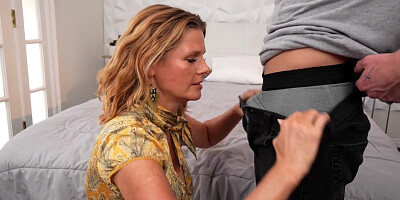 Mom, divorcee and grandma reya sucks and fucks young cock