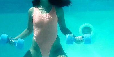 Underwater Show - solo female video