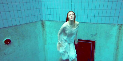 Underwater Show featuring LadyLove's 18-year-old sex