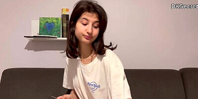 Stepsister does not know how to play cards at all, we have to fulfill the wishes of the stepbrother