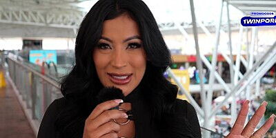 Mariana Martix offers money for sex on the street - Yorgelis Carrillo