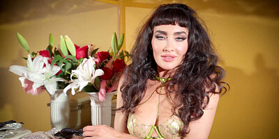 Hot MILF invites us to her dressing room