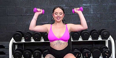 Pussy Juicy In Personal Trainer Motivates Client With Her Juicy Pussy